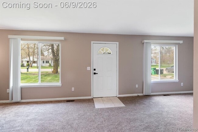 Building Photo - 3260 Sashabaw Rd