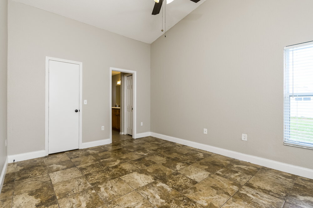Building Photo - 3008 Sabal Bend Dr NE