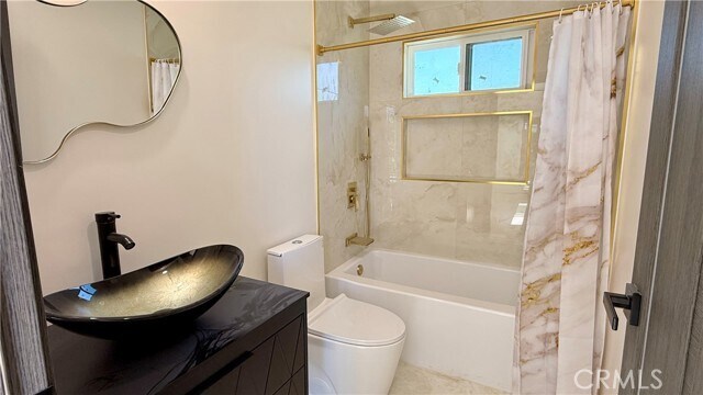 Building Photo - 16015 Acre St