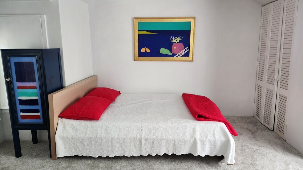 Building Photo - 30 Main St