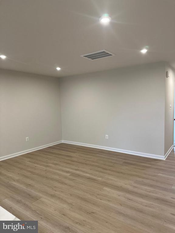 Building Photo - 645 Laurelwood Cir