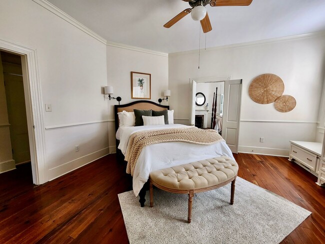 Building Photo - Beautiful, furnished, historic home just s...