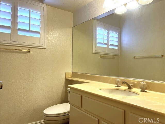 Building Photo - 1349 Crestmont Dr