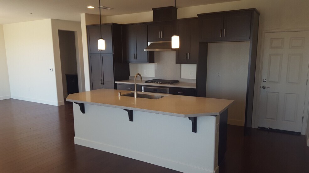 Building Photo - 2256 W Cantara Dr