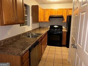 Building Photo - 614 Waynes Ct SE