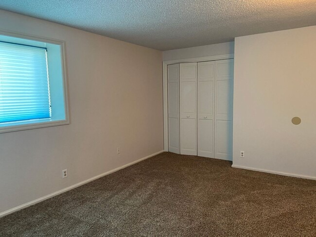 Building Photo - DECEMBER RENT FREE!