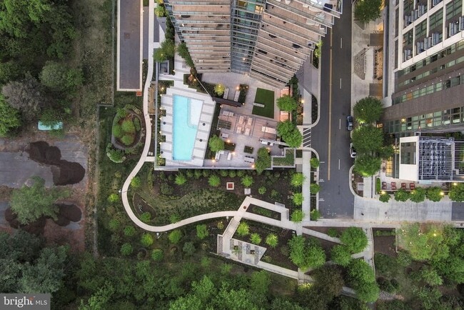 Building Photo - 7887 Jones Branch Dr