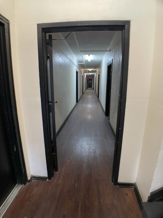 Building Photo - 316 S Berendo St