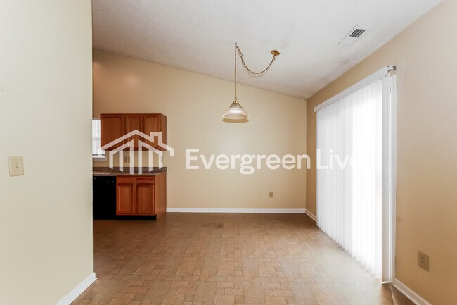 Building Photo - 3060 Hidden Pine Dr