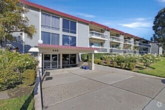Building Photo - Bright and modern one bedroom one bathroom...