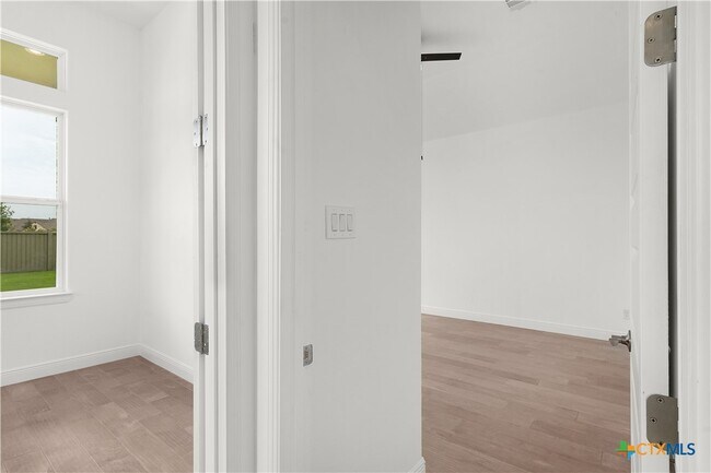Building Photo - 746 Faith Dr
