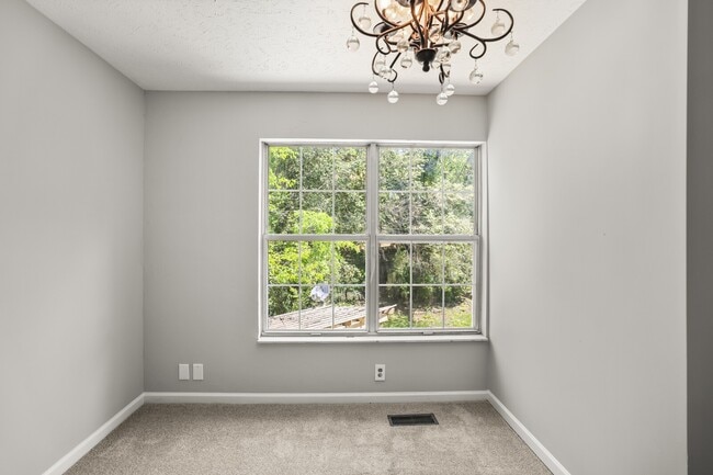 Building Photo - 3127 Creekview Ln