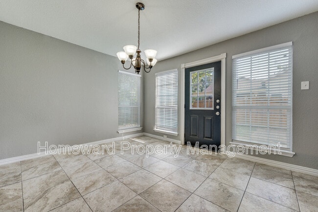 Building Photo - 2211 Heritage Cir