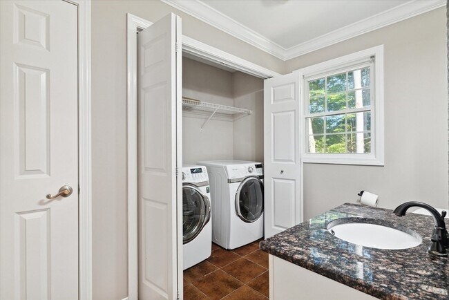 Building Photo - 19 Benjamin Ln