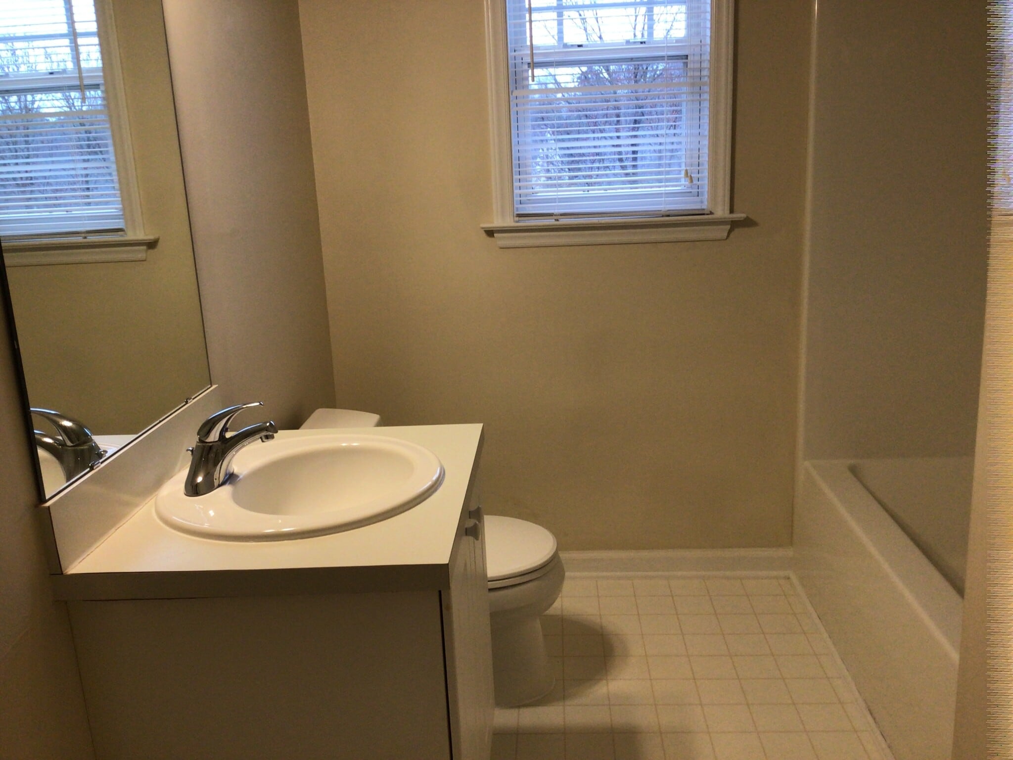 Building Photo - 204 McCarthy Dr