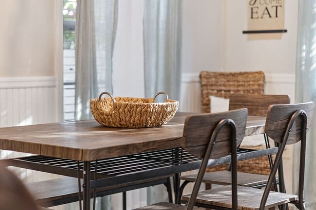 Building Photo - SNOWBIRD RENTAL- 4 blocks 2 Sea & Fire Pit