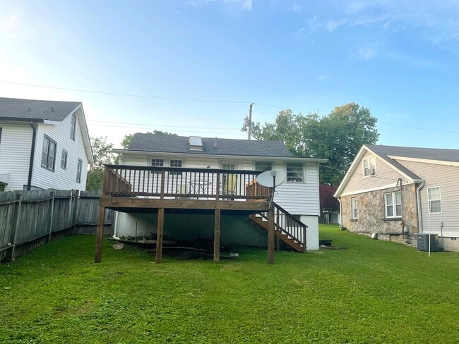 Building Photo - 215 Radnor St