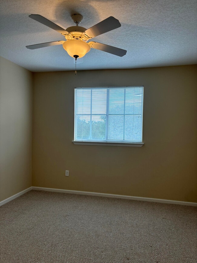 Building Photo - 2048 Alta Meadows Ln