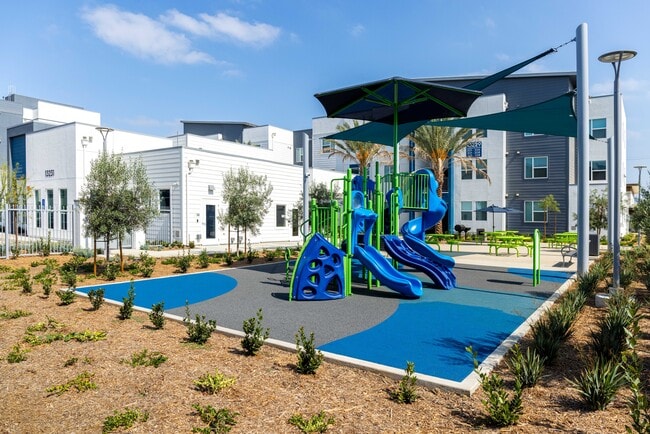 Building Photo - Lakeland Apartments
