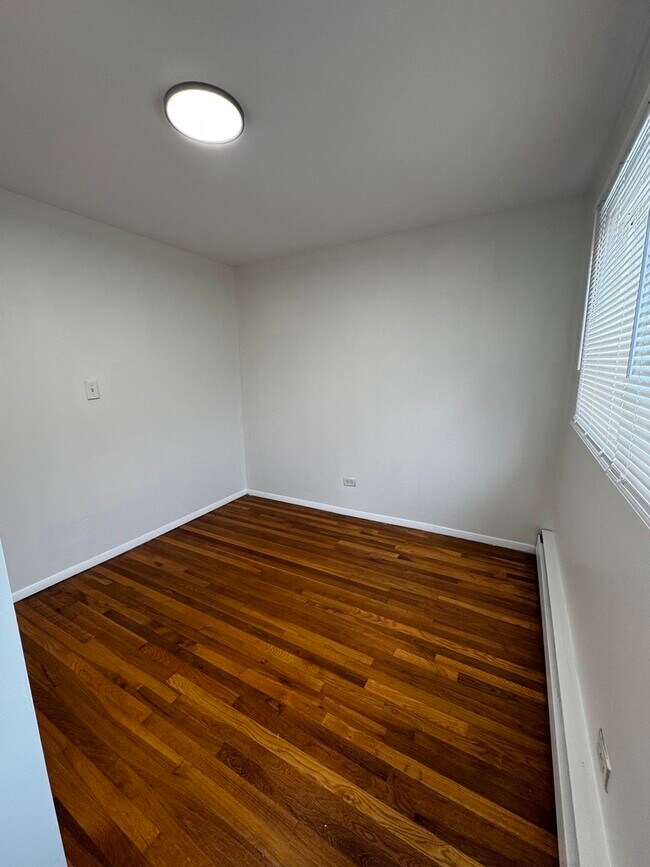 Building Photo - 8884 Steven Dr