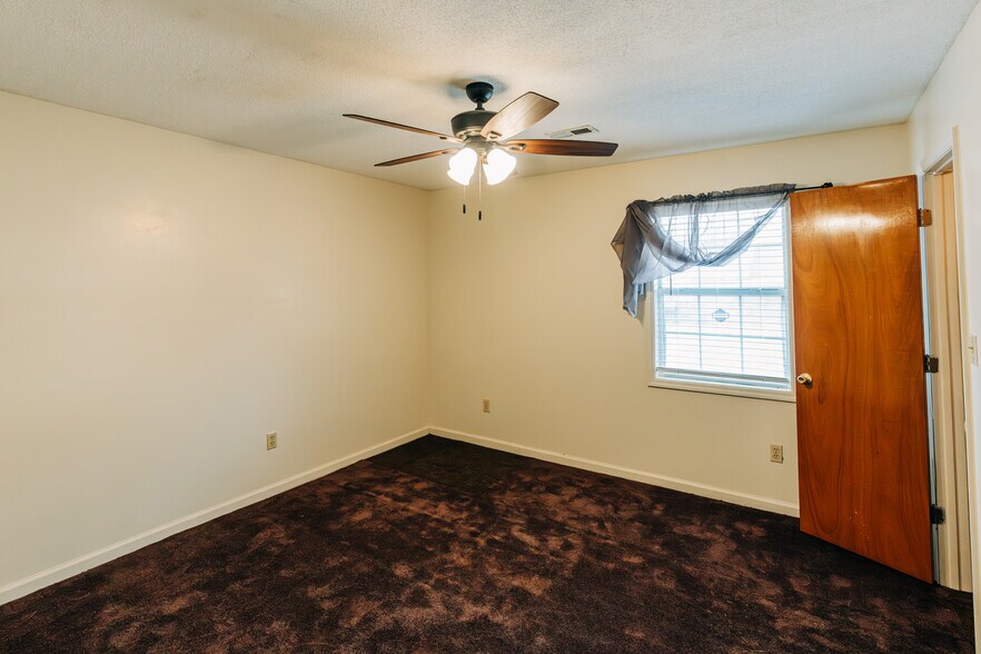 Building Photo - 1202 Douglas MacArthur St