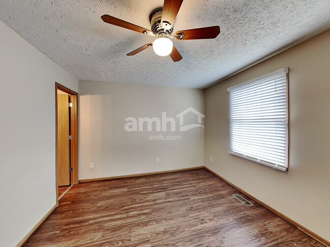 Building Photo - 825 Whitehead Dr