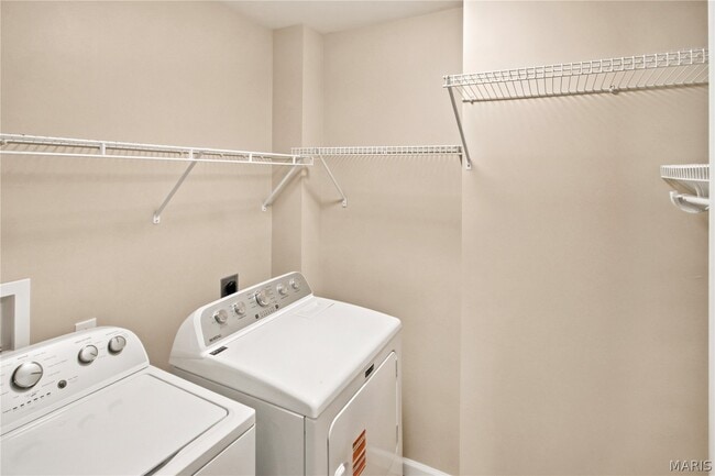 Building Photo - 404 Willott Square Dr