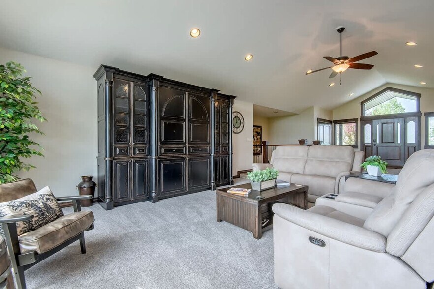Building Photo - 8067 ID-32 Scenic