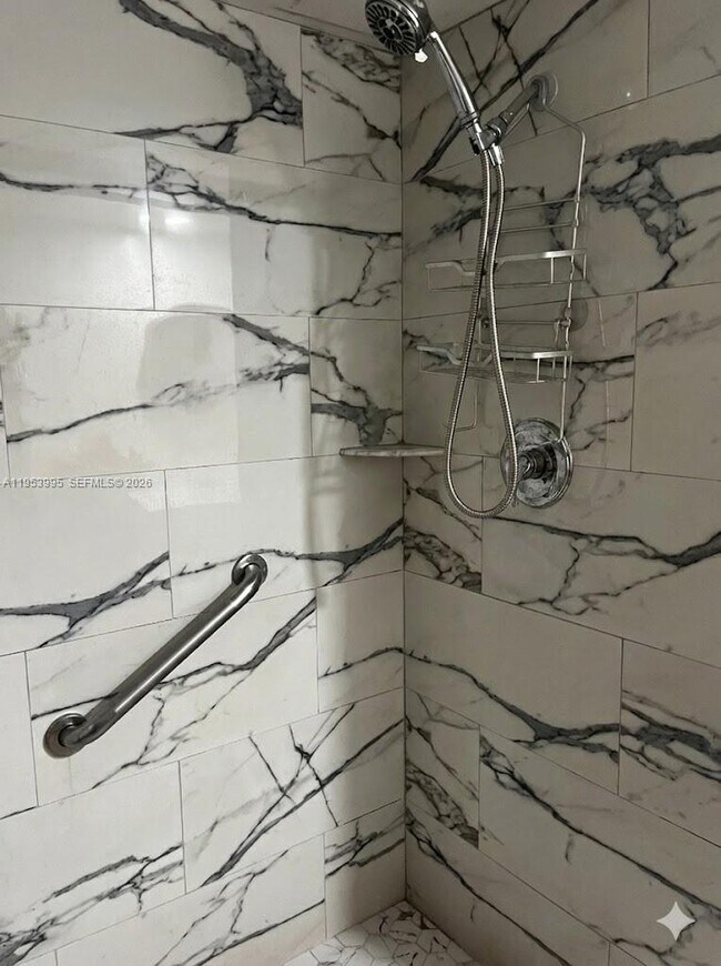 Building Photo - 5985 Del Lago Cir