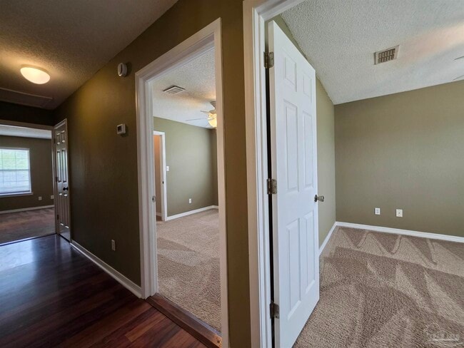 Building Photo - 4041 Shorewood Dr