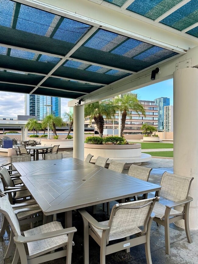 Building Photo - Moana Pacific West Tower 1BR/1BA/1PK