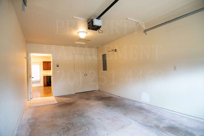 Building Photo - 2 bedroom, 2 bath duplex in Oklahoma