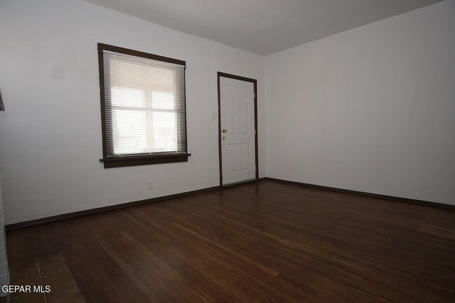 Building Photo - 2919 Frankfort Ave