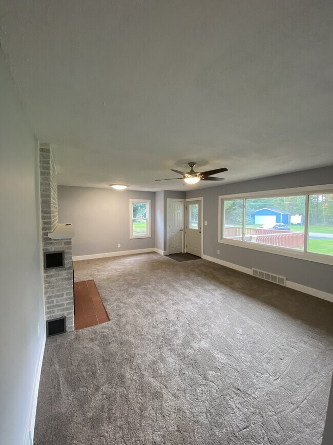 Building Photo - 244 N Ridge Rd