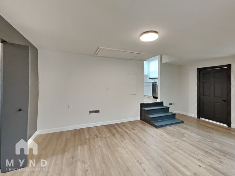Building Photo - 352 Melpar Dr