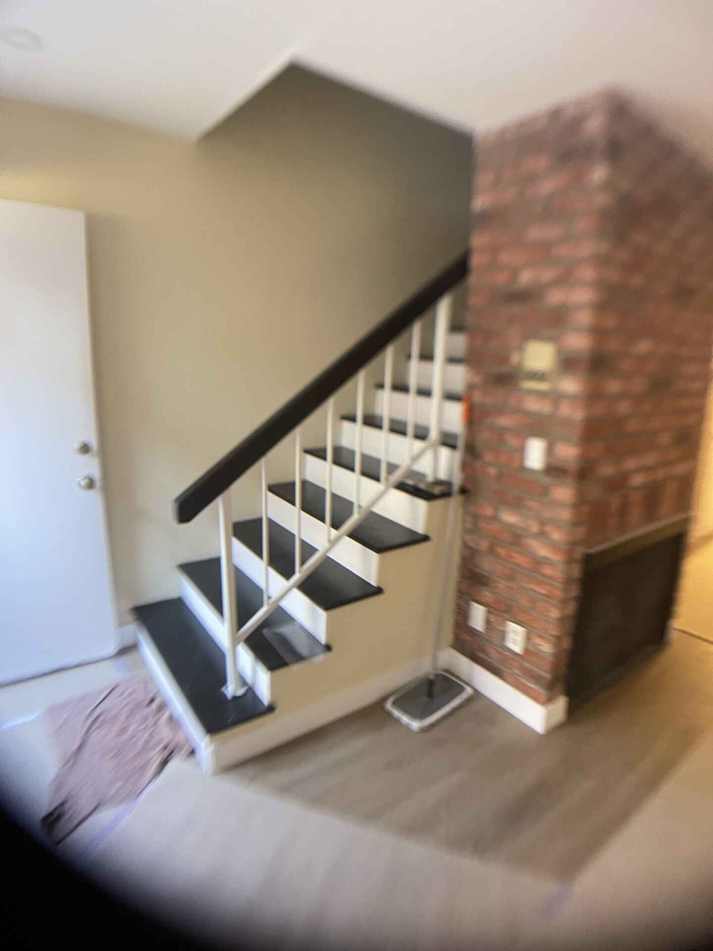 Building Photo - 9019 Cedros Ave