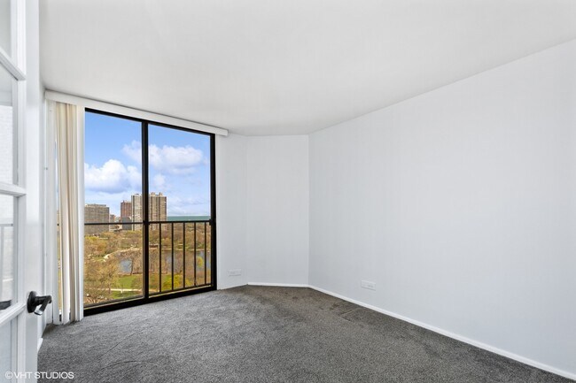 Building Photo - 345 W Fullerton Pkwy