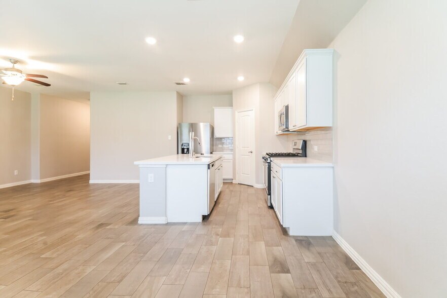 Building Photo - 922 Evergreen St