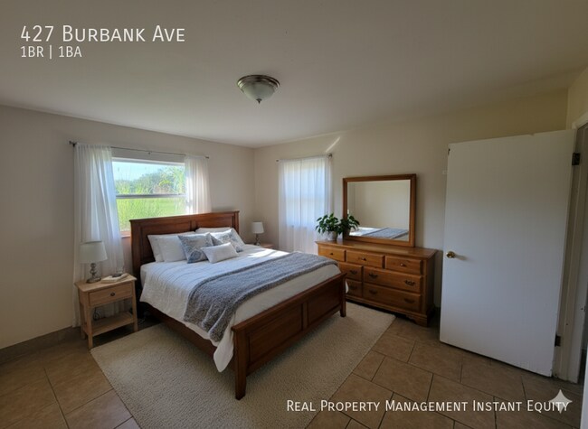 Building Photo - 427 Burbank Ave