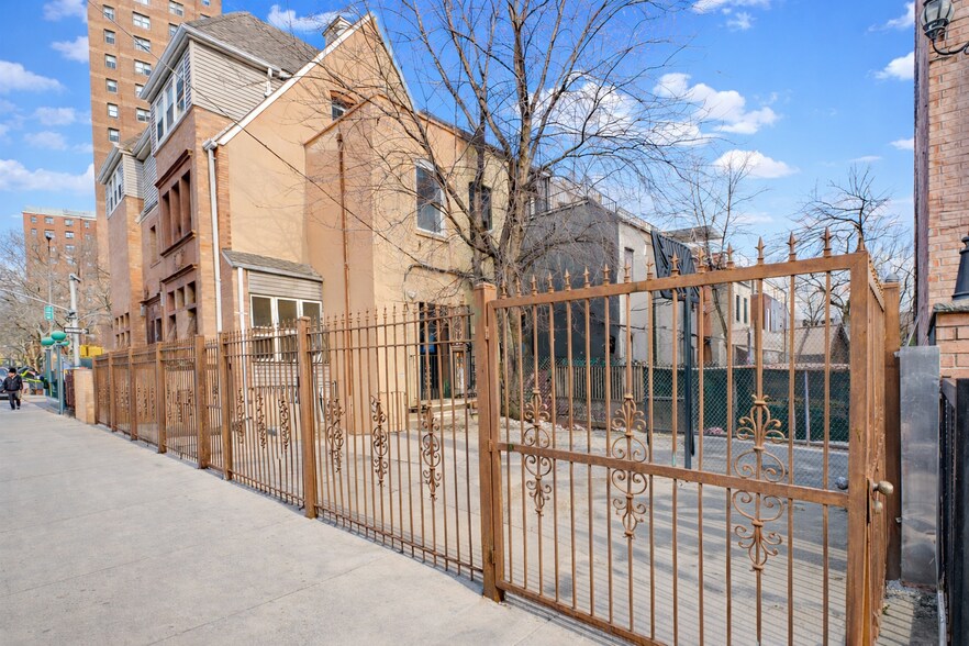 Building Photo - 384 Lafayette Ave