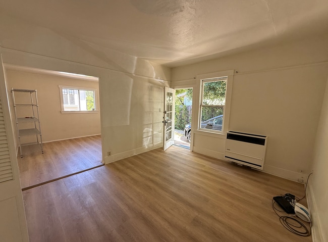 Building Photo - 1528 Castillo St