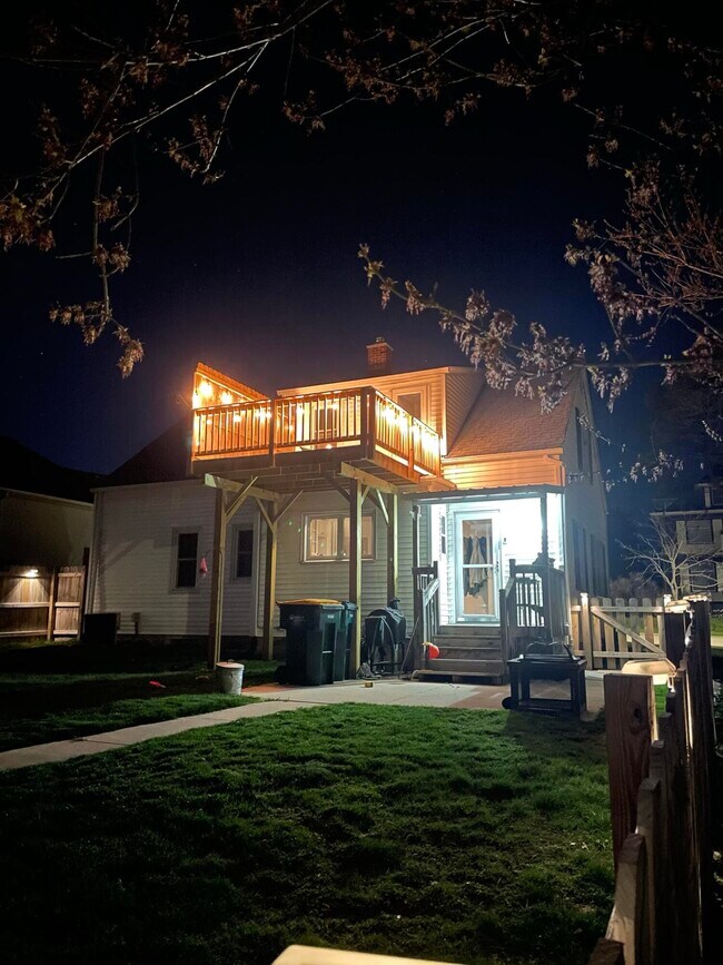 Building Photo - 309 W Washington St