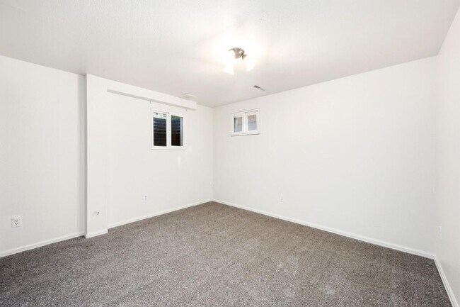 Building Photo - 2215 Derby Hill Dr
