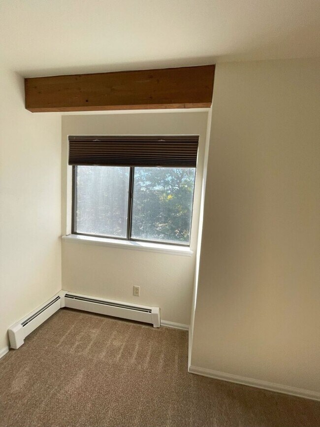 Building Photo - 2Bed in Quiet North Boulder Complex