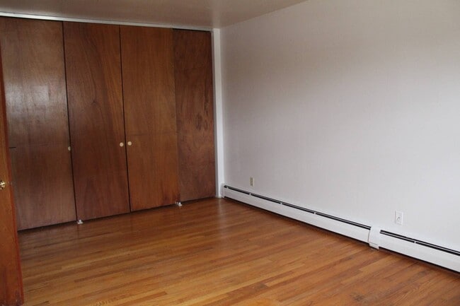 Building Photo - 1321 Maple Dr