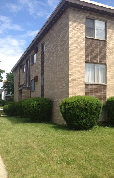 Building Photo - 4135 Rocky River Dr