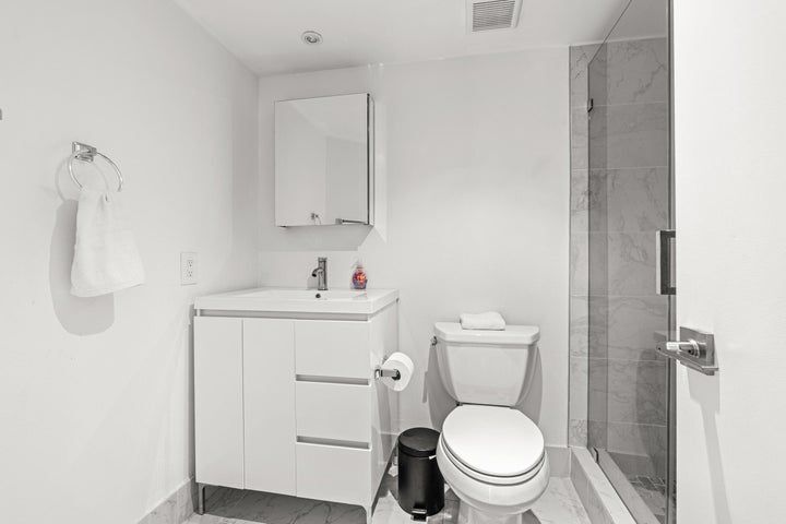 Building Photo - 520 Brickell Key Dr