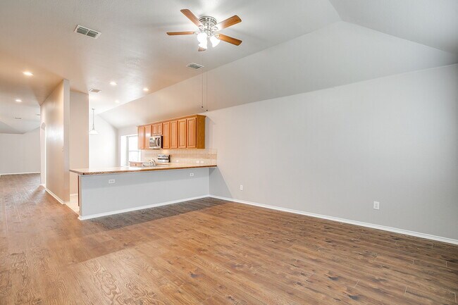 Building Photo - 624 Horn St