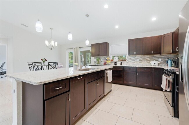 Building Photo - 1458 Richbriar Dr