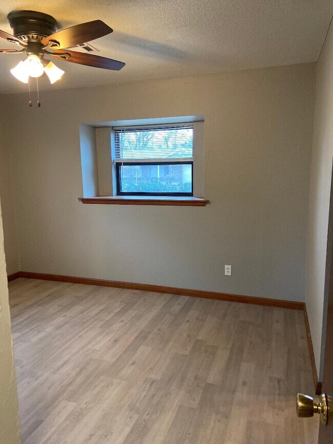 Building Photo - 1506 Canterbury St